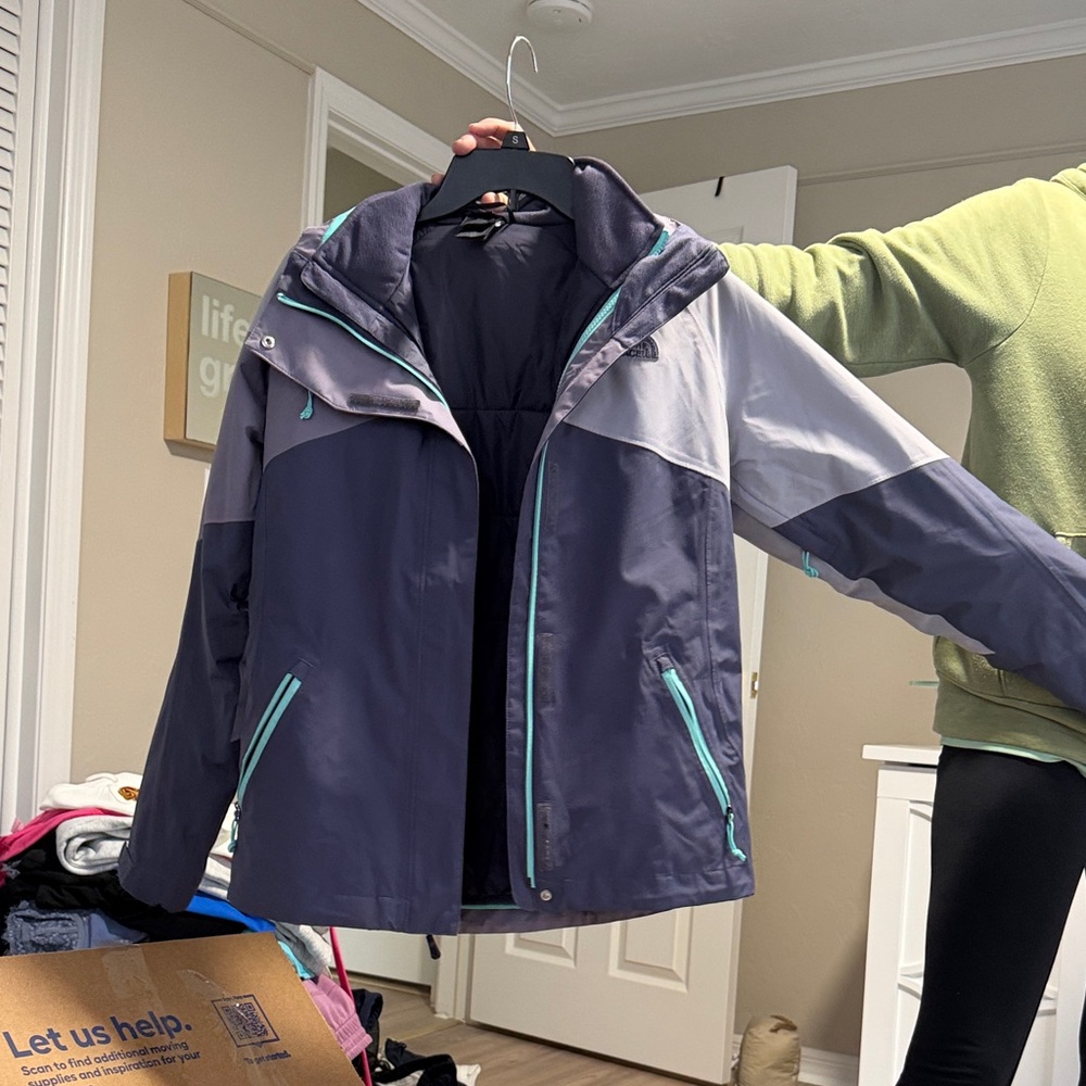 The North Face Women's Dark Gray and Light Gray Ski Jacket